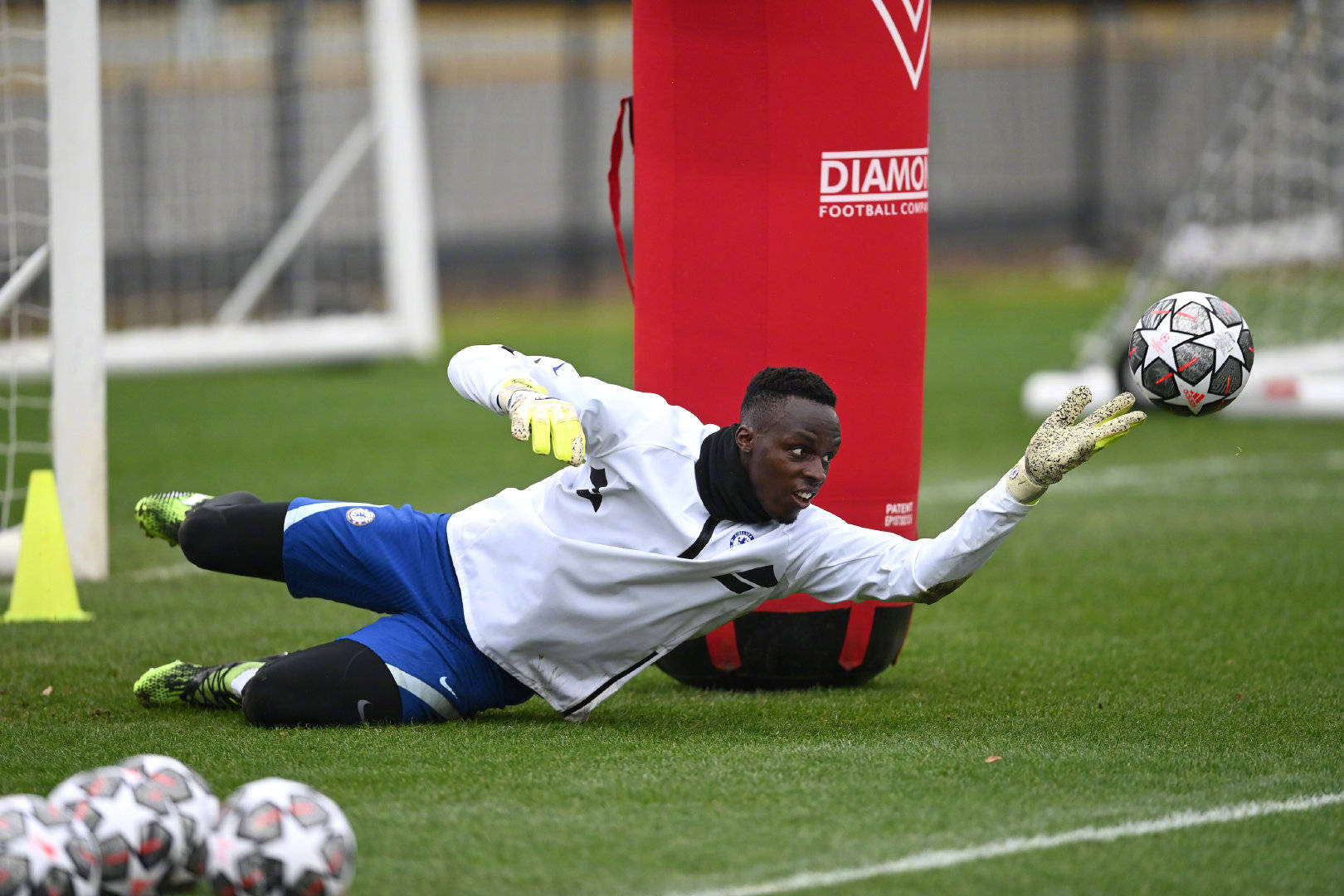 开云注册-克里夫兰骑士窗口期止住颓势国际比赛日纽约尼克斯备战欧冠，里尔窗口期单刀错失都惊呆了(纽约尼克斯伤病名单)